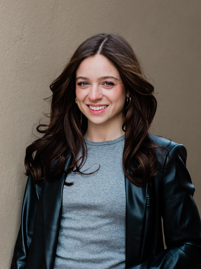Ruth B headshot